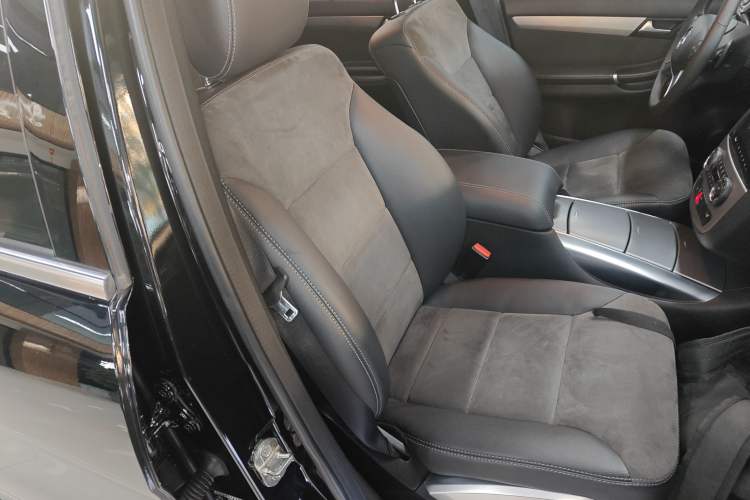 Used Mercedes-Benz R-Class 2015 R 320 4MATIC Luxury Model