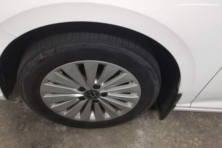 Used Volkswagen Lavida 2021 1.5L Automatic Comfort Edition Left Front Wheel Hub