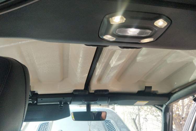 Used Jeep Wrangler 2019 2.0T Sahara Four-Door Version China VI Emission Standard
