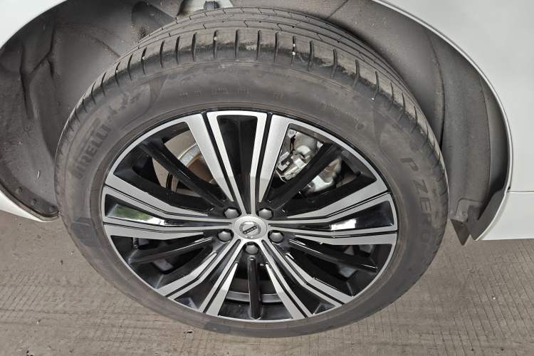 Used Volvo XC60 New Energy 2023 T8 Plug-in Hybrid Long-Range All-Wheel Drive Smart Luxury Edition
