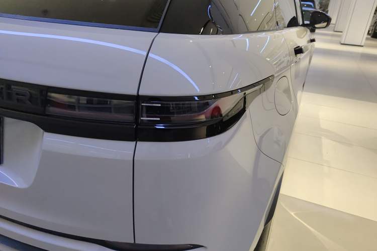 Used Land Rover Range Evoque 2024 Aurora L 249 PS Prestige Light-Chasing Edition
