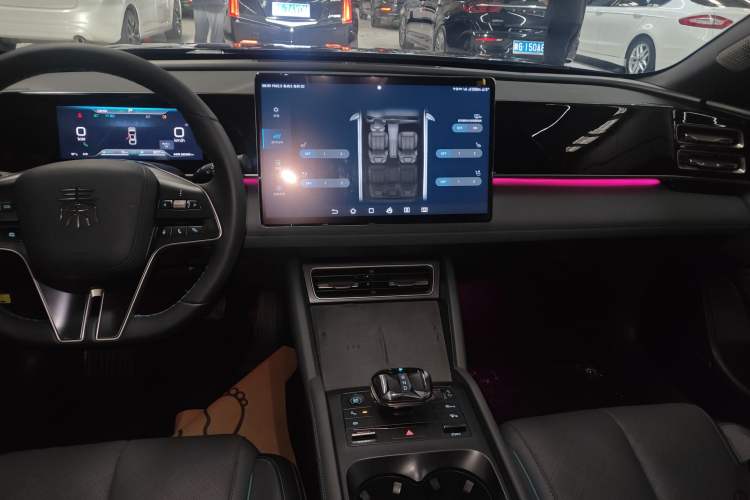 Used BYD Qin L 2024 DM-i 120KM Excellence Model Audio And AC Panel