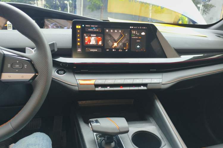 Used CHANGAN UNI-V 2024 1.5T Prestige Edition
