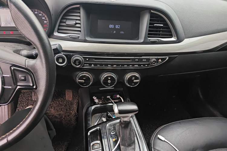 Used GAC Trumpchi GA6 2016 235T DCT Elite Edition Audio And AC Panel