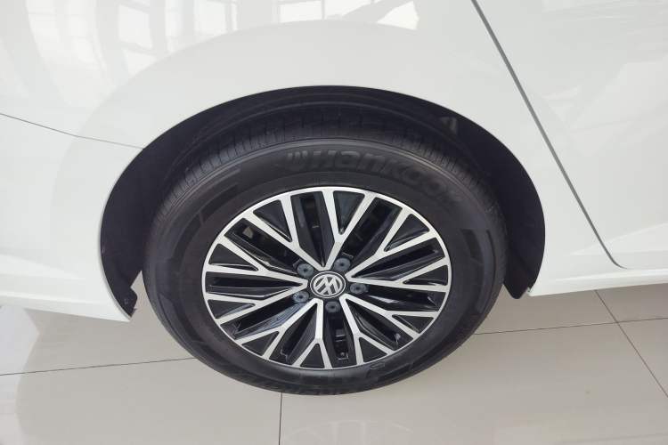 Used Volkswagen Sagitar 2020 280TSI DSG Comfort Version China VI Standard Right Rear Wheel Hub