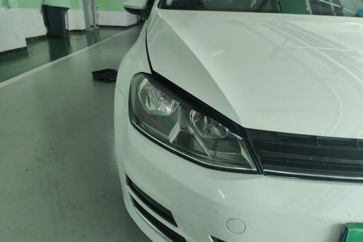 Used Volkswagen Golf 2015 1.6L Automatic Comfort Model Right Front Headlight