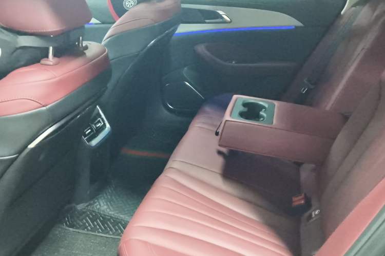Used Hongqi H5 2025 2.0T Automatic Flag Edition – 500 000 Units Commemorative Version Left Rear Seat
