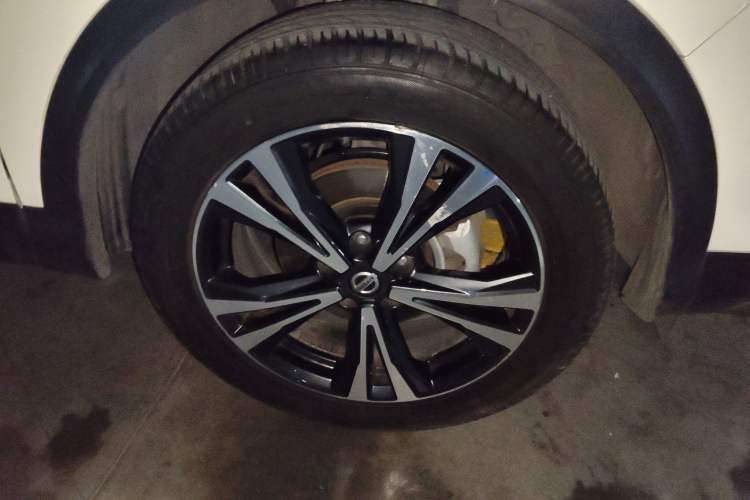 Used Nissan Qashqai 2019 2.0L CVT Luxury Edition Right Front Wheel Hub