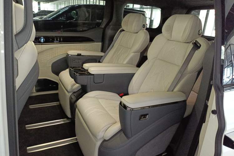 Used Zeekr 009 2024 Six-Seat Executive Version 4WD 108 kWh Interior 4