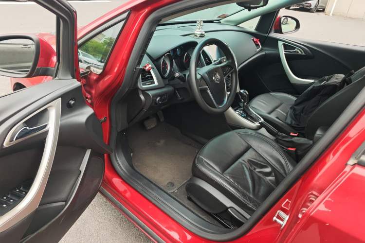 Used Buick GT 2012 GT 1.8L Automatic Fashionable Leather Edition
