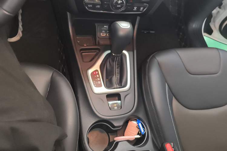 Used Jeep Cherokee 2020 2.0L Two-Wheel Drive Classic Sports Edition Gear Lever