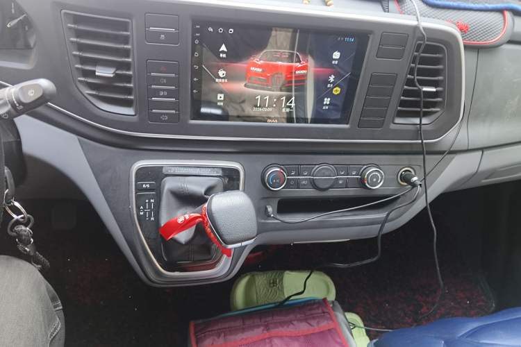 Used SAIC MAXUS Xintu V80 2021 2.0T AMT Classic Aoyuntong Short Wheelbase Ultra-Low Roof 5/6-Seater