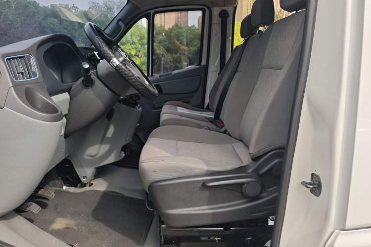 Used Foton Toano 2020 2.5T Manual Tongtu Short Wheelbase Mid-Roof 5/6-Seater 4J25TC3