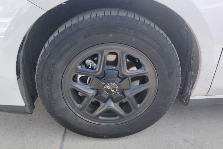 Used BYD Seal 05 DM-i 2025 DM-i Smart Drive 55KM Luxury Model Left Front Wheel Hub