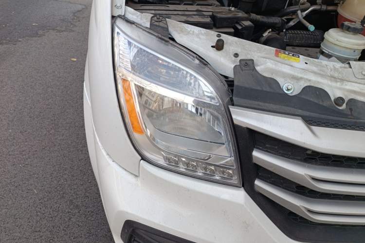 Used SAIC MAXUS Xintu V80 2023 2.0T Manual Classic Aoyuntong Short Wheelbase Mid-Roof 5/6-Seater