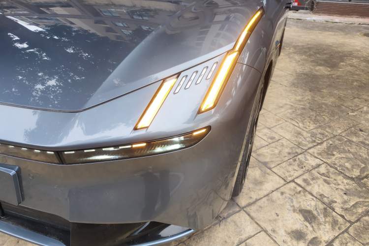 Used Lynk & Co Z10 2025 95 kWh 702 km All-Wheel Drive Intelligent Driving Ultra
