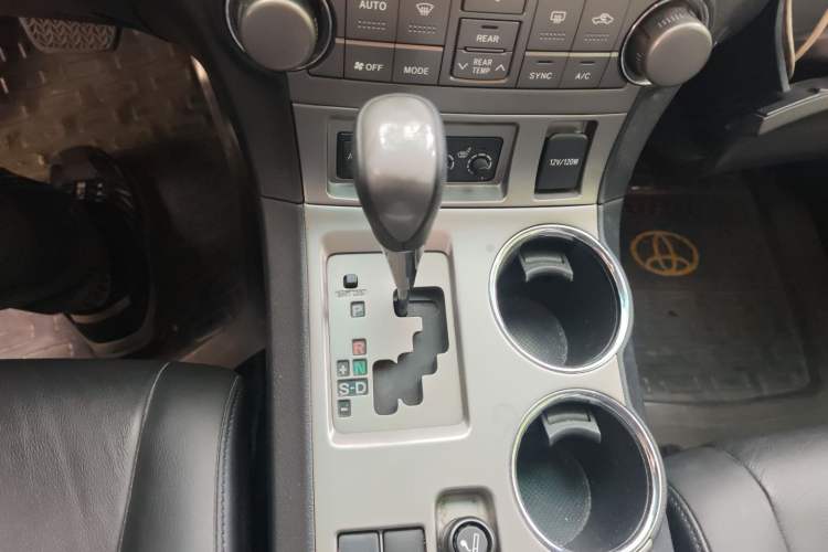 Used Toyota Highlander 2011 2.7L Two-Wheel Drive 7-Seater Luxury Navigation Edition