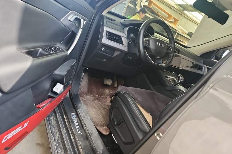 Used Geely Auto Emgrand X7 Sport 2021 Million Edition 1.8TD DCT Two-Wheel Drive Luxury Model Driver Seat