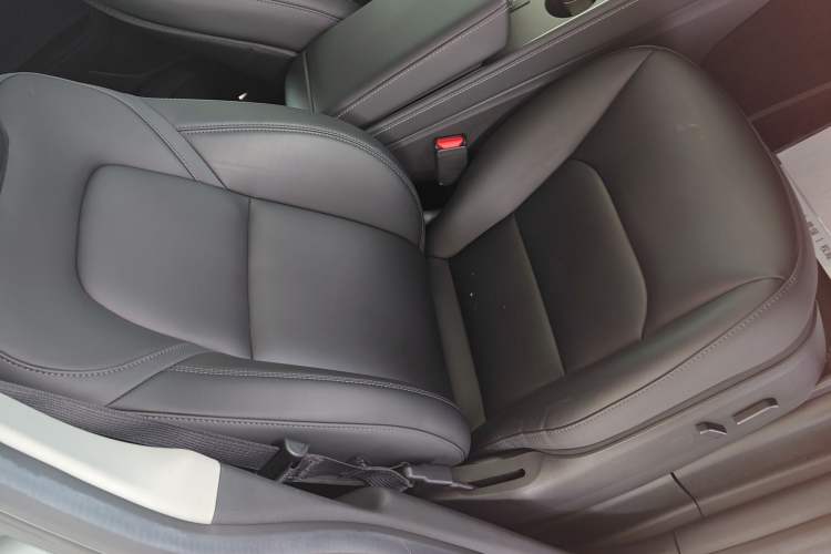 Used Tesla Model Y 2022 Performance High-Performance All-Wheel-Drive Version Right Front Seat