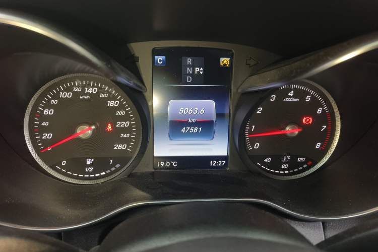 Used Mercedes-Benz C-Class 2015 Revised C 200 L Sport Edition Odometer Close Up