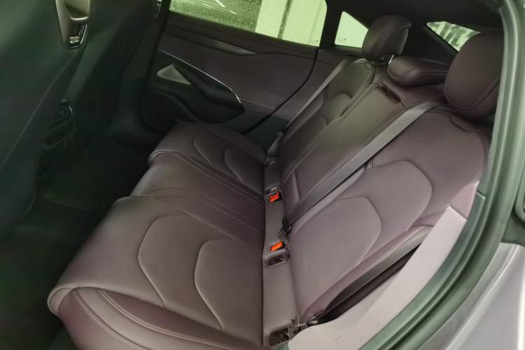 Used Xiaomi Auto SU7 2024 Four-Wheel Drive Ultra-Long Range Advanced Intelligent Driving Max Edition Left Rear Seat