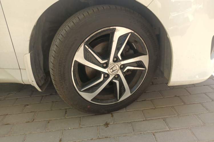 Used Honda Odyssey 2015 Updated Version 2.4L Smart Edition Right Front Wheel Hub