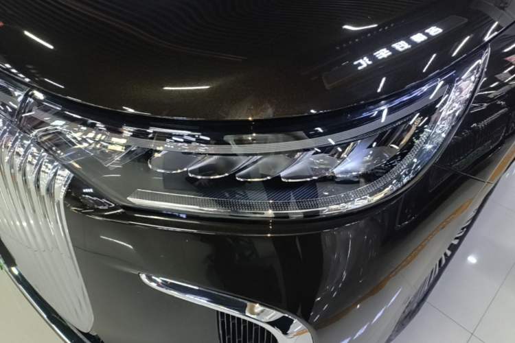 Used VOYAH Dream 2025 PHEV Four-Wheel-Drive Flagship Version – Qiankun Edition Left Front Headlight