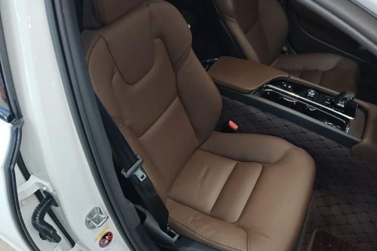 Used Volvo V90 2024 Cross Country B5 AWD Smart Range Edition