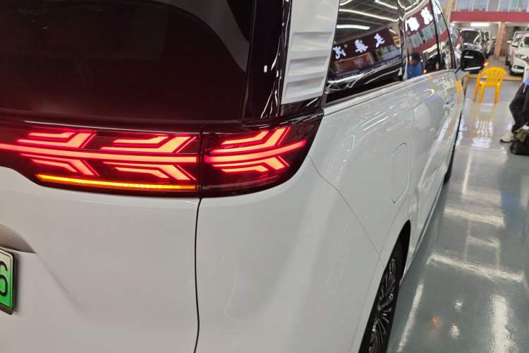 Used Denza D9 2024 DM-i 1050 Luxury Model