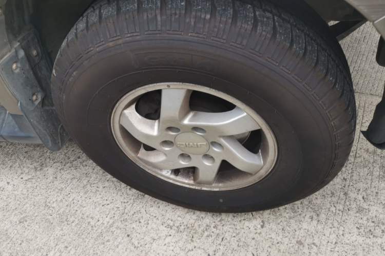 Used JMC Yuhu 5 2019 2.0T Classic Edition Diesel Automatic 2WD LX Long Wheelbase JX4D24A5L