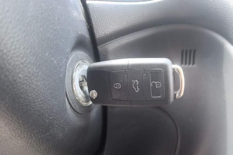 Used Kia Carens 2011 1.6L 5-Seater Automatic Comfort Edition Vehicle Key