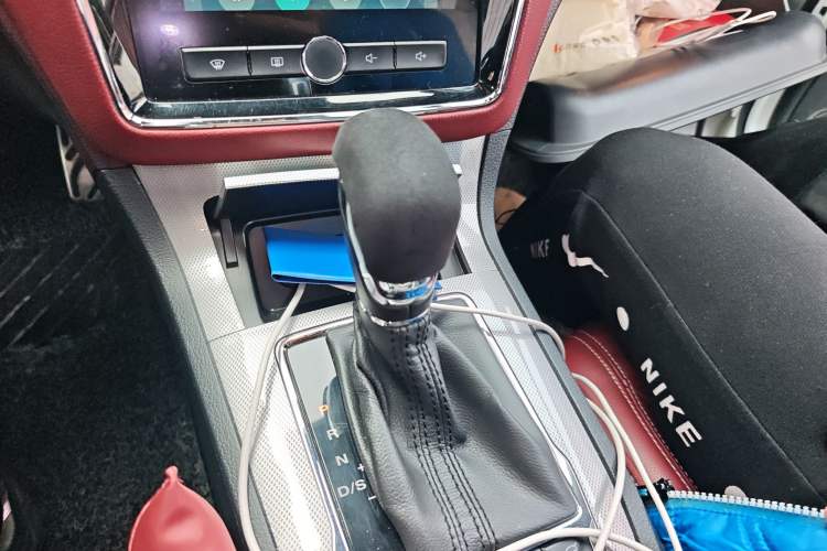 Used Roewe RX5 2016 30T Four-Wheel Drive Automatic Internet Smart Luxury Edition Gear Lever