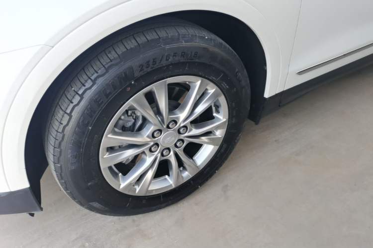 Used Cadillac XT5 2021 2.0T Two-Wheel Drive Luxury Version Left Front Wheel Hub