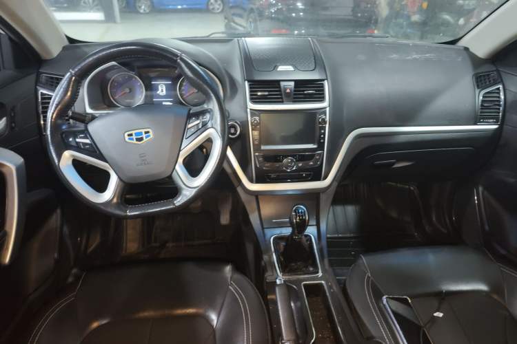 Used Geely Auto Emgrand 2016 Sedan 1.5L Manual Upward Edition Center Console