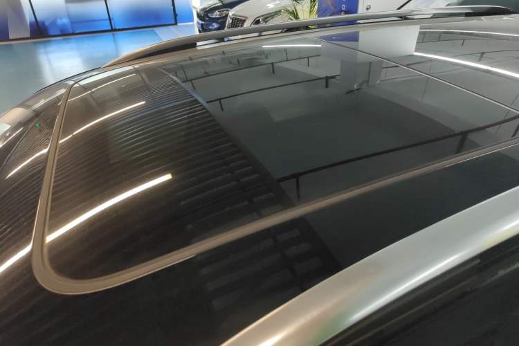 Used Volkswagen Tiguan L 2021 330TSI Automatic Two-Wheel Drive R-Line Enhanced Edition
