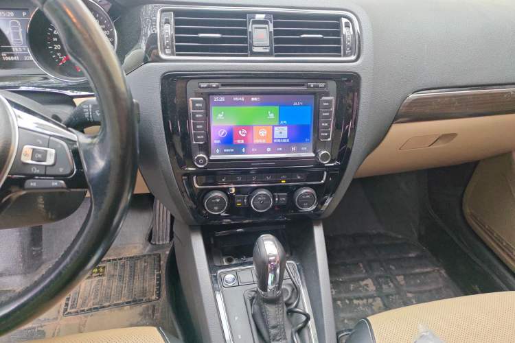 Used Volkswagen Sagitar 2015 230TSI Automatic Luxury Model