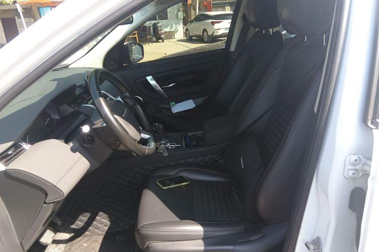 Used Land Rover Discovery Sport 2020 200 PS Family Edition