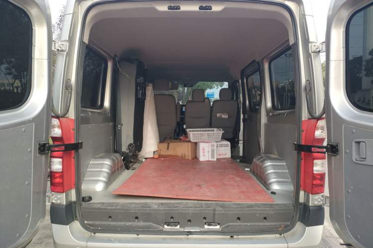 Used Foton Toano 2023 2.0T Automatic Urban Edition Multi-Function Short Wheelbase Low Roof Rear Single Tire – Available in 5/6/9-Seater Configurations