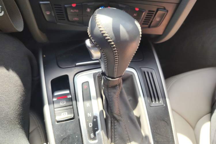 Used Audi A4L 2011 1.8 TFSI Comfort Model Gear Lever