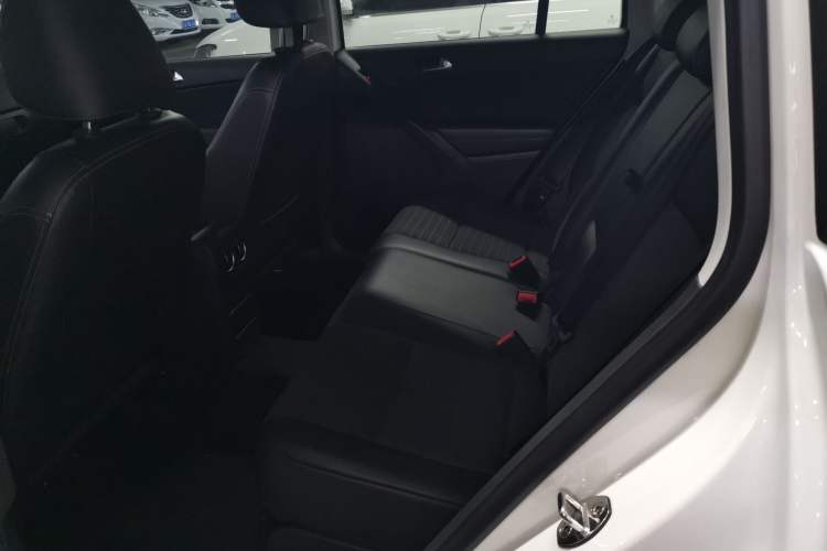 Used Volkswagen Tiguan L 2016 280TSI Automatic Two-Wheel-Drive Silk Road Style Edition