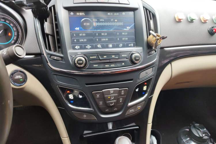 Used Buick Regal 2015 2.0L Elite Fashion Edition Audio And AC Panel