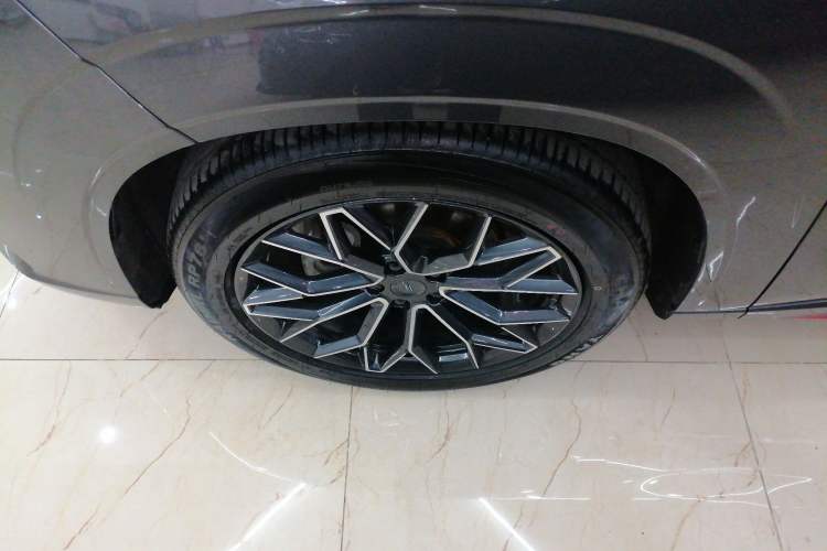 Used CHANGAN OSHAN Z6 2022 Blue Whale 1.5T DCT Smart Edition Urban Version Left Front Wheel Hub