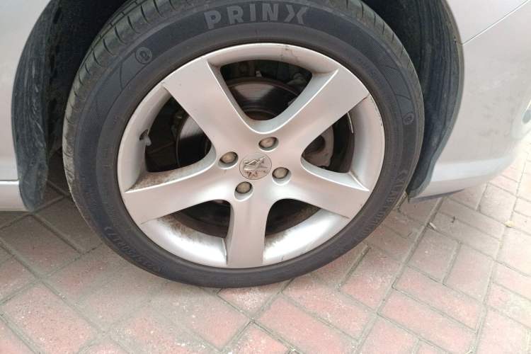 Used Peugeot 408 2010 2.0L Manual Luxury Edition