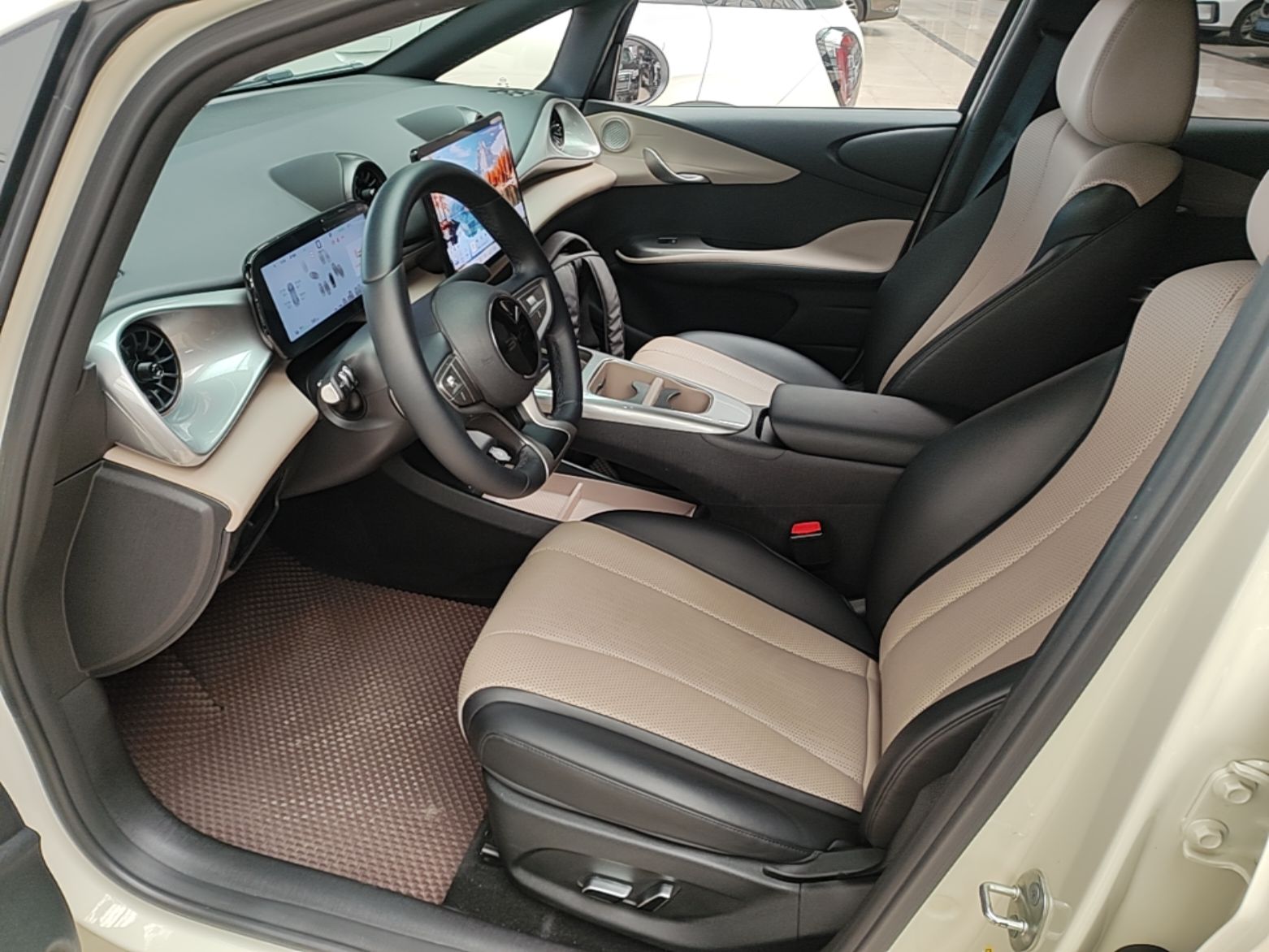 BYD Dolphin 2025 Intelligent Driving Version 410 km Fashion Edition — снимка 18