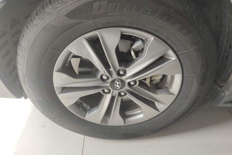 Used Hyundai Santa Fe 2015 2.0T Automatic Two-Wheel Drive Smart Version 5 Seats Left Front Wheel Hub