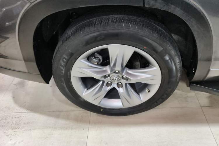 Used Toyota Highlander 2015 2.0T Four-Wheel Drive Luxury Edition 7-Seater Right Rear Wheel Hub