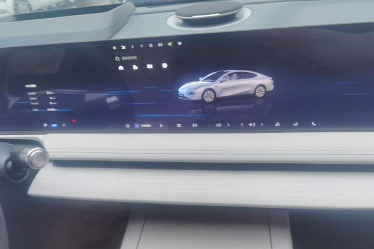 Used Geely Galaxy E8 2024 665 km Range Rear-Drive Starship Long-Range Version
