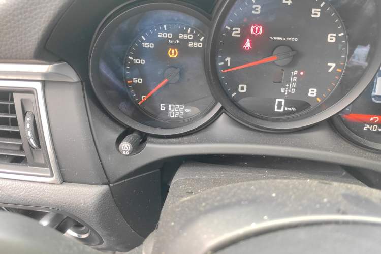 Used Porsche Macan 2017 Macan 2.0T Odometer Close Up
