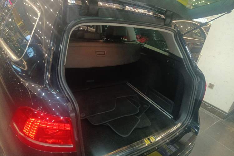 Used Volkswagen Magotan (Import) 2012 Travel Edition 2.0 TSI Luxury Version
