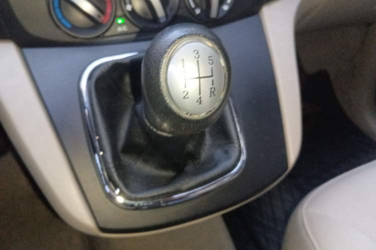 Used FORTHING Joyear 2012 XL 1.5L Manual Comfort Model Gear Lever